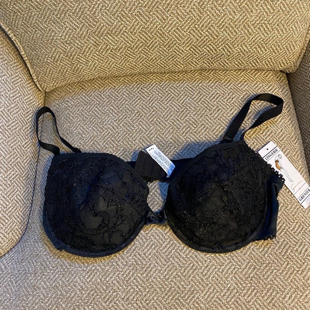 Black Lace Bra with underwire 44B NWT